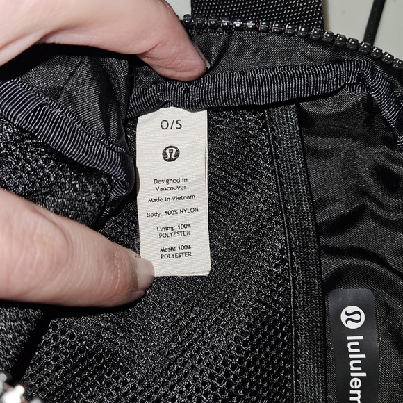 Lululemon Everywhere Belt Bag EUC - Picture 10 of 14
